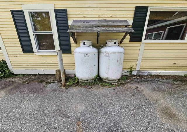 Photo 4 of Single family home for sale at 17 West St, Lincoln, NH 03251 | MLS# 5105329 | Listing updated on 2026-09-30