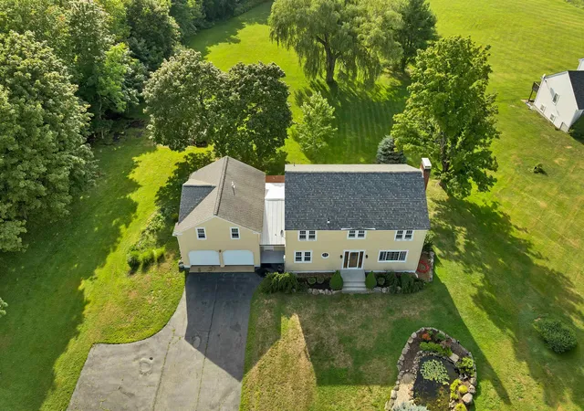 Photo 4 of Single family home for sale at 176 White Oaks Rd, Laconia, NH 03246 | MLS# 5105331 | Listing updated on 2026-10-05
