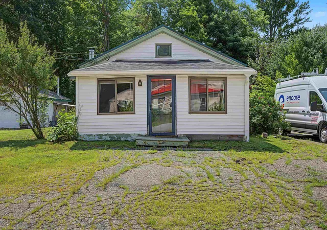 2nd image of 51 High St, Epping, NH 03042 | MLS# 5105347