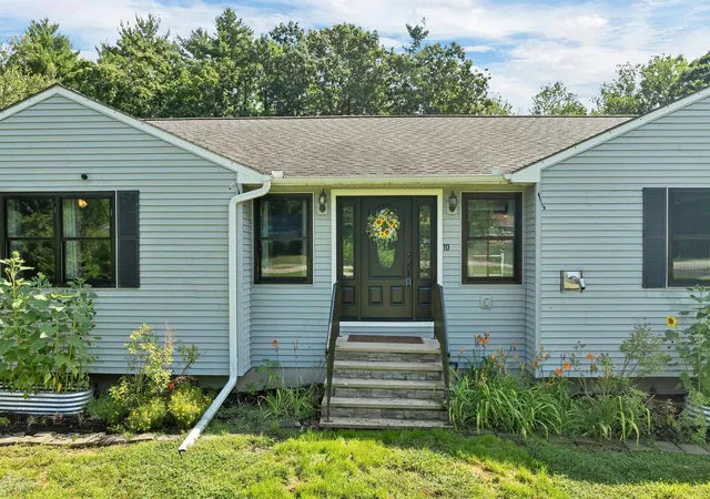 Photo 2 of Sale Pending at 10 Pinewood Dr, Somersworth, NH 03878 | MLS# 5105353 | Listing updated on 2026-08-24