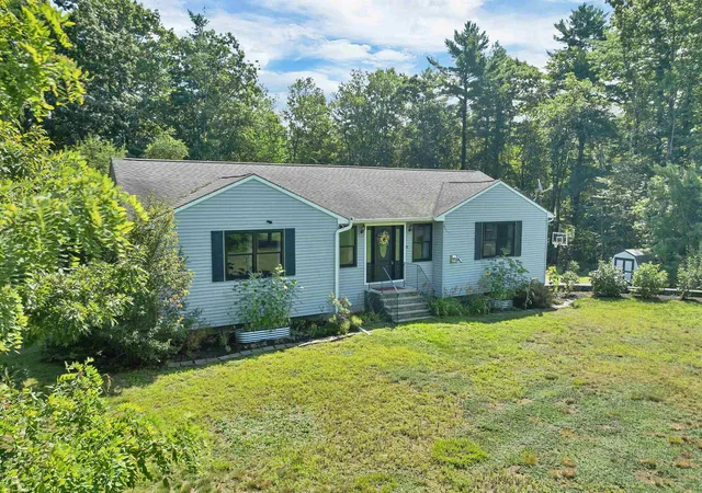 Photo 3 of Sale Pending at 10 Pinewood Dr, Somersworth, NH 03878 | MLS# 5105353 | Listing updated on 2026-08-24