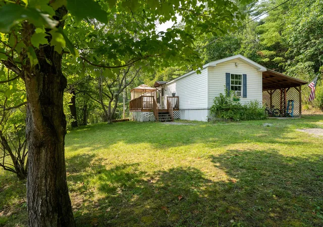 Photo 1 of Single family home for sale at 186 Oak St, Saint Johnsbury, VT 05819 | MLS# 5105361 | Listing updated on 2026-08-22