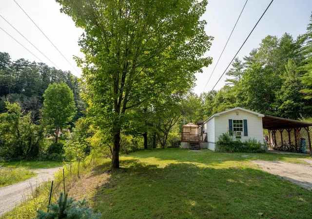 Photo 3 of Single family home for sale at 186 Oak St, Saint Johnsbury, VT 05819 | MLS# 5105361 | Listing updated on 2026-08-22