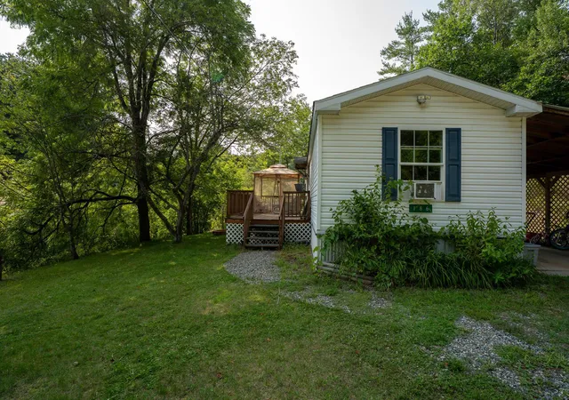 Photo 3 of Single family home for sale at 186 Oak St, Saint Johnsbury, VT 05819 | MLS# 5105361 | Listing updated on 2026-08-22