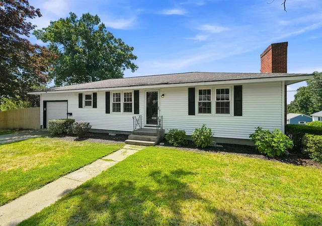 Photo 2 of Single family home for sale at 283 S Hall St, Manchester, NH 03103 | MLS# 5105362 | Listing updated on 2026-09-08