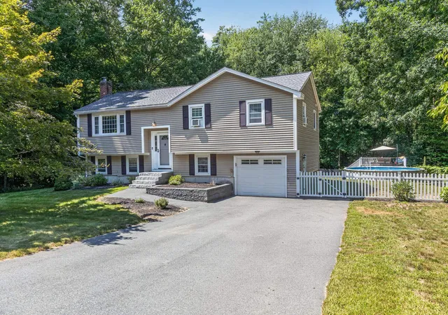 Photo 1 of Sale Pending at 24a Sparhawk Dr, Londonderry, NH 03053 | MLS# 5105365 | Listing updated on 2026-08-26