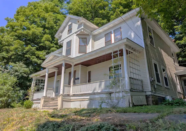 Photo 4 of Single family home for sale at 207 Elliot St, Brattleboro, VT 05301 | MLS# 5105369 | Listing updated on 2026-09-16