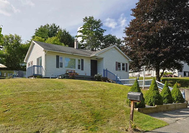 Photo 2 of Single family home for sale at 25 Ridge View Rd, White River Junction, VT 05001 | MLS# 5105377 | Listing updated on 2026-08-24