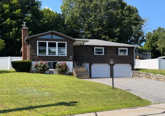 Photo 2 of Sale Pending at 593b South Main St, Nashua, NH 03060 | MLS# 5105385 | Listing updated on 2026-08-31