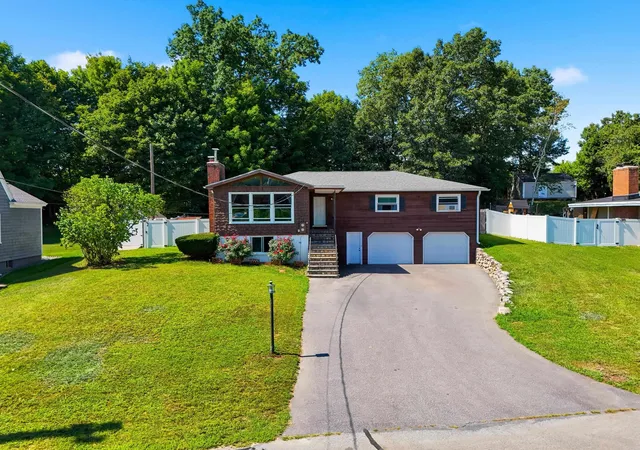 Photo 3 of Sale Pending at 593b South Main St, Nashua, NH 03060 | MLS# 5105385 | Listing updated on 2026-08-31