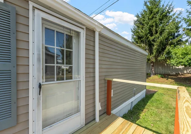 Photo 4 of Manufactured home for sale at 5 Lilac Way, North Hampton, NH 03862 | MLS# 5105393 | Listing updated on 2026-10-08