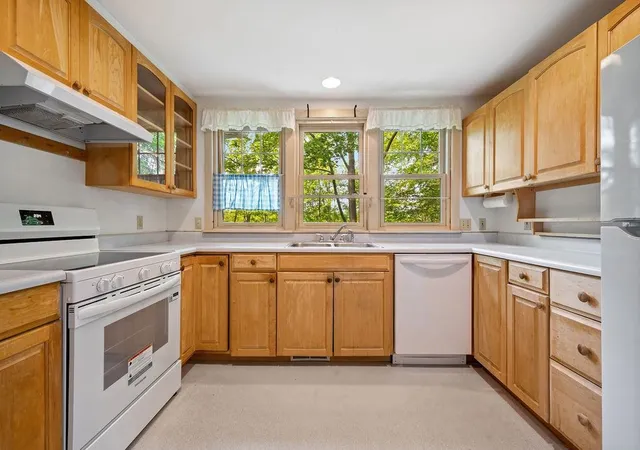 Photo 3 of Single family home for sale at 11 Edgewood St, Claremont, NH 03743 | MLS# 5105402 | Listing updated on 2026-10-07