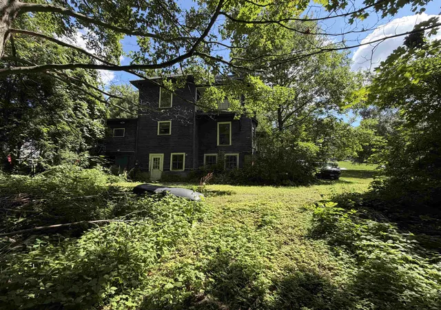 Photo 3 of Single family home for sale at 96 High St, Saint Albans, VT 05478 | MLS# 5105410 | Listing updated on 2026-09-11