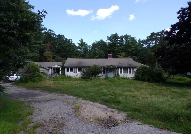 2nd image of 108 Rockingham Road, Londonderry, NH 03053 | MLS# 5105436