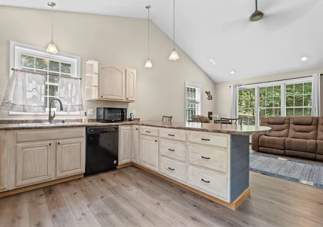 4th image of 7 Dalton Dr, Center Barnstead, NH 03225 | MLS# 5105444