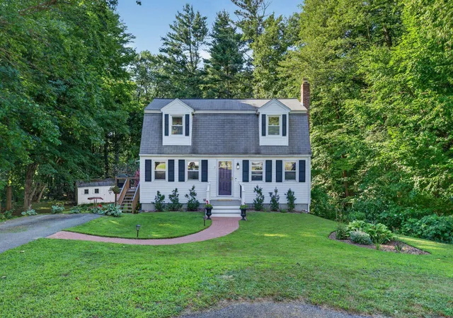 1st image of 7 Oconnell Dr, Londonderry, NH 03053 | MLS# 5105460