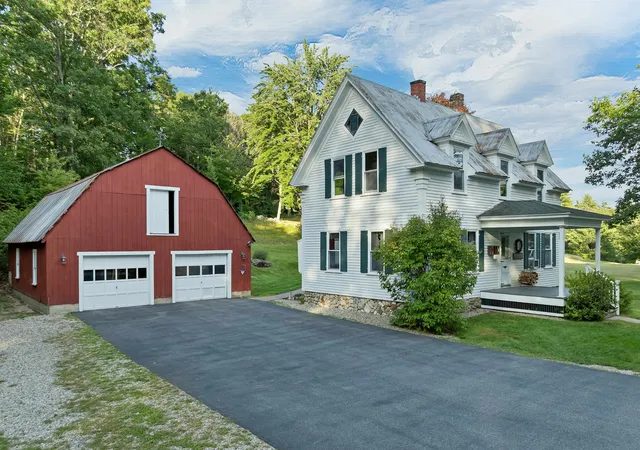 Photo 3 of Single family home for sale at 40 Ossipee Mountain Rd, Center Ossipee, NH 03814 | MLS# 5105462 | Listing updated on 2026-08-28