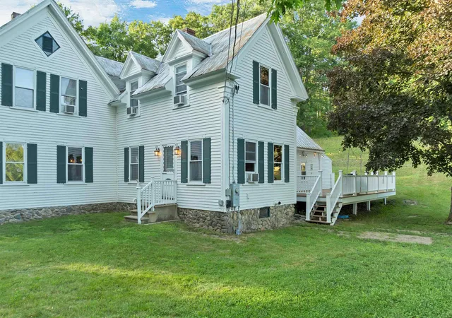 Photo 4 of Single family home for sale at 40 Ossipee Mountain Rd, Center Ossipee, NH 03814 | MLS# 5105462 | Listing updated on 2026-08-28