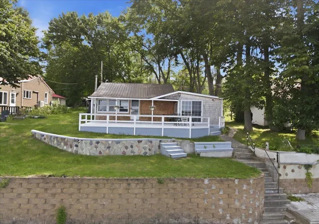 Photo 3 of Single family home for sale at 479 Bingham Shore Rd, Saint Albans, VT 05478 | MLS# 5105499 | Listing updated on 2026-10-07