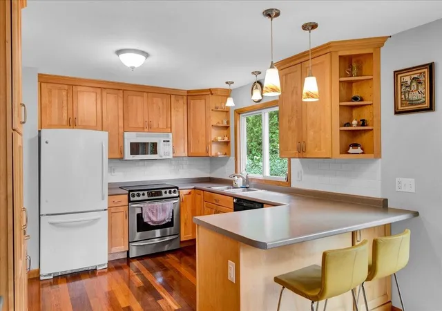 Photo 4 of Sale Pending at 5 Yandow Dr, South Burlington, VT 05403 | MLS# 5105505 | Listing updated on 2026-09-23