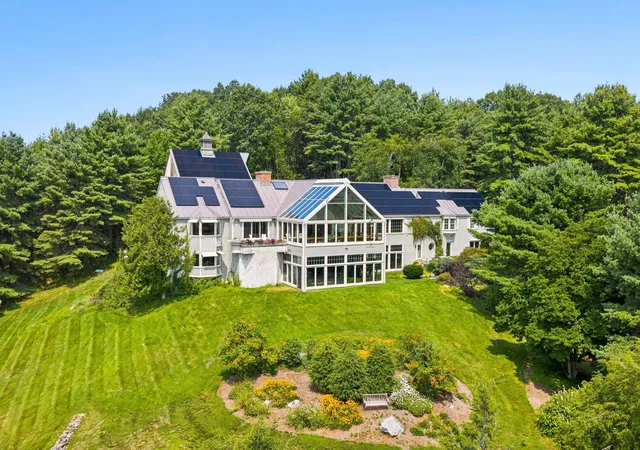 Photo 2 of Single family home for sale at 101 Old Coach Rd, Norwich, VT 05055 | MLS# 5105531 | Listing updated on 2026-09-01