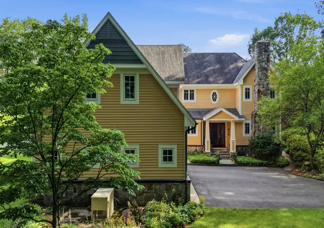 Photo 3 of Sale Pending at 161 Federal Hill Rd, Hollis, NH 03049 | MLS# 5105539 | Listing updated on 2026-08-27