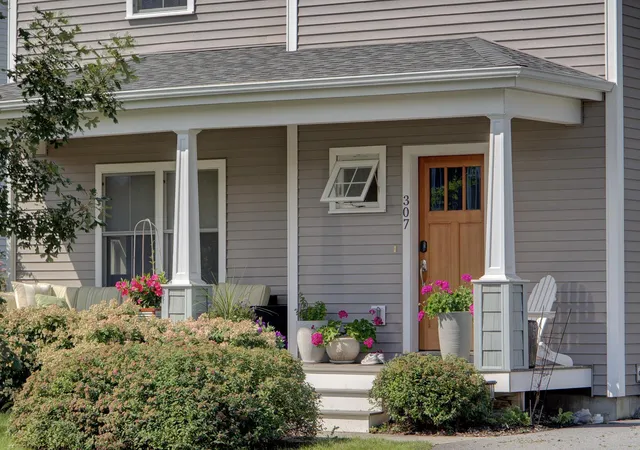 Photo 3 of Single family home for sale at 307 Rye Cir, South Burlington, VT 05403 | MLS# 5105540 | Listing updated on 2026-10-08