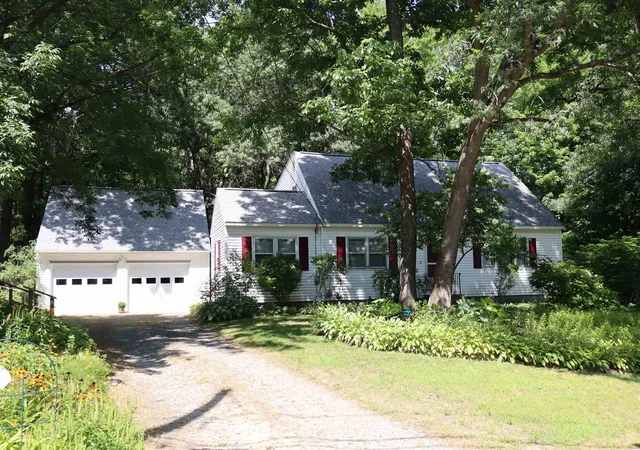 Photo 2 of Sale Pending at 6 Moe St, Nashua, NH 03062 | MLS# 5105559 | Listing updated on 2026-08-27