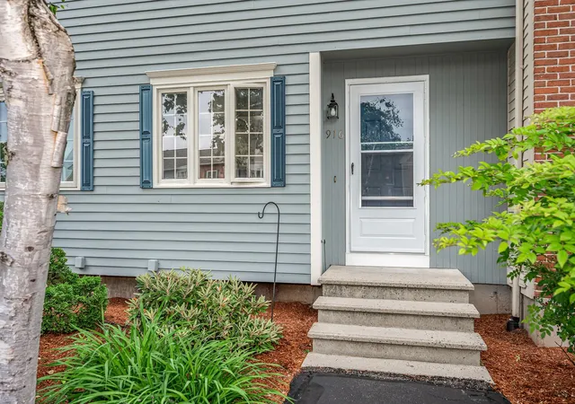 Photo 2 of Sale Pending at 916 Fox Hollow Dr, Hudson, NH 03051 | MLS# 5105560 | Listing updated on 2026-09-08