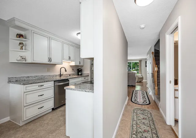 Photo 3 of Sale Pending at 916 Fox Hollow Dr, Hudson, NH 03051 | MLS# 5105560 | Listing updated on 2026-09-08