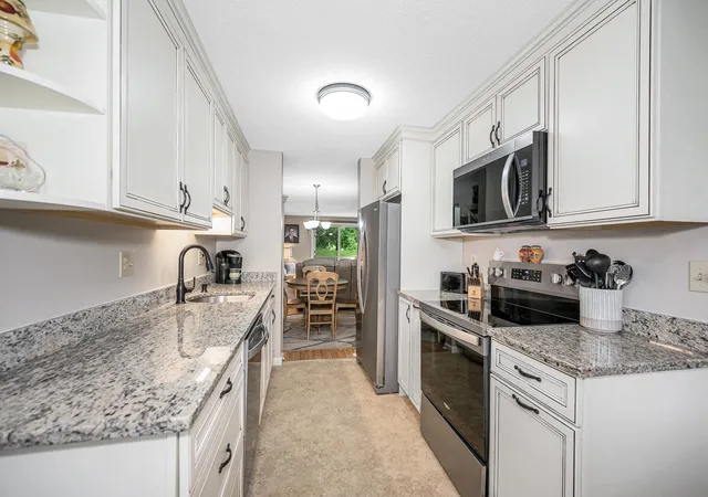 Photo 4 of Sale Pending at 916 Fox Hollow Dr, Hudson, NH 03051 | MLS# 5105560 | Listing updated on 2026-09-08