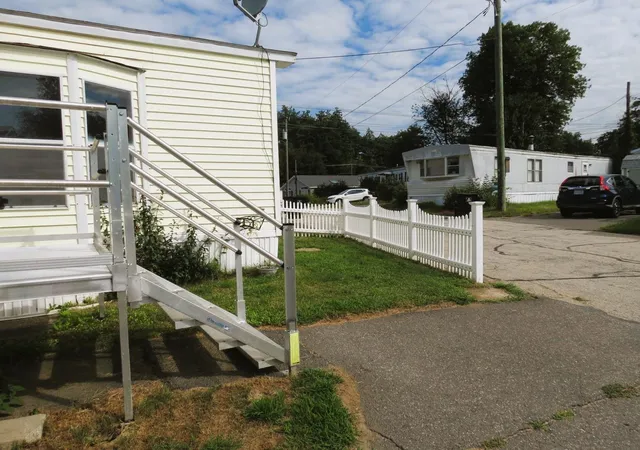 39th image of 29 Derlon Ln, Litchfield, NH 03052 | MLS# 5105583