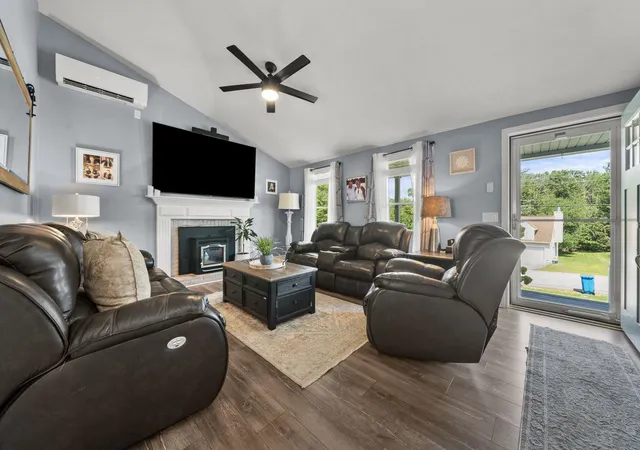 Photo 3 of Sale Pending at 86 Overledge Dr, Derry, NH 03038 | MLS# 5105588 | Listing updated on 2026-08-25