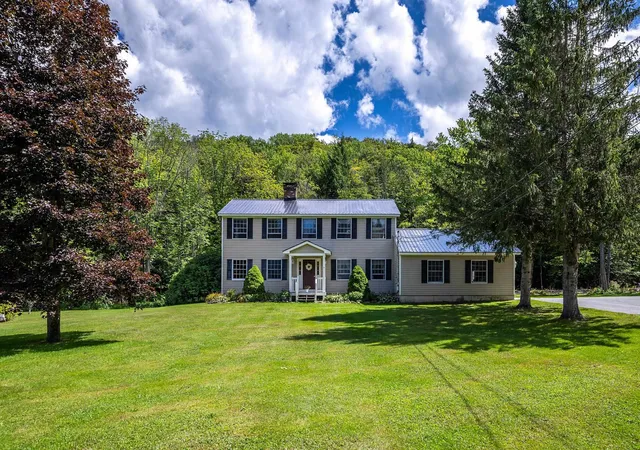 Single family home for sale at 6694 Route 11, Londonderry, VT 05148 | MLS# 5105598