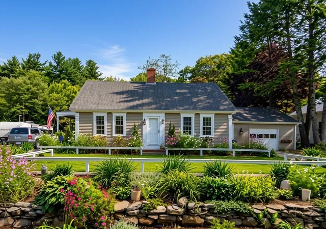 Photo 1 of Sale Pending at 7 Amesbury Rd, Newton, NH 03858 | MLS# 5105604 | Listing updated on 2026-08-31