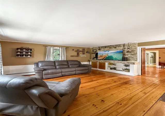 Photo 3 of Sale Pending at 7 Amesbury Rd, Newton, NH 03858 | MLS# 5105604 | Listing updated on 2026-08-31