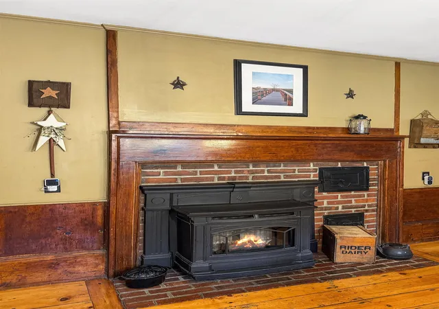 Photo 4 of Sale Pending at 7 Amesbury Rd, Newton, NH 03858 | MLS# 5105604 | Listing updated on 2026-08-31