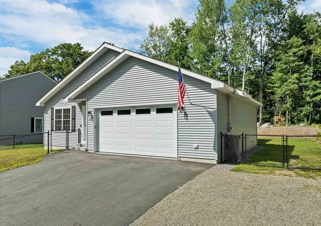 3rd image of 274 Pine St, Laconia, NH 03246 | MLS# 5105609
