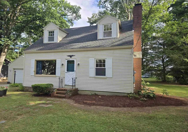 1st image of 22 Oak St, Rochester, NH 03839 | MLS# 5105611