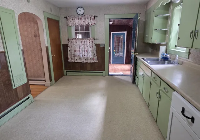 2nd image of 22 Oak St, Rochester, NH 03839 | MLS# 5105611