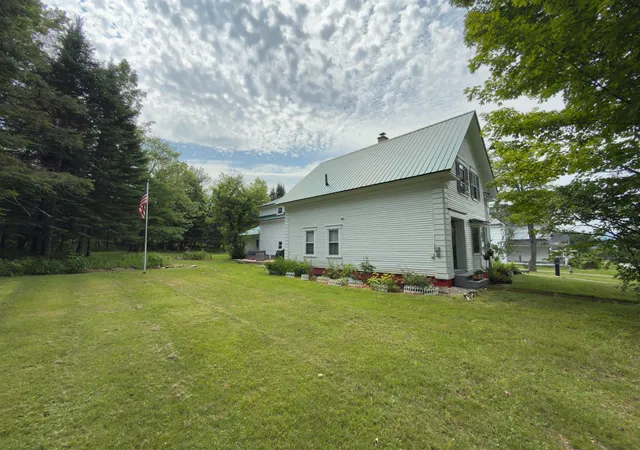 Photo 3 of Single family home for sale at 51 Portland St, Lancaster, NH 03584 | MLS# 5105629 | Listing updated on 2026-09-17