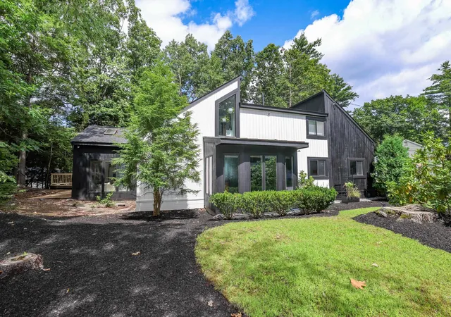 Photo 1 of Sale Pending at 10 Deacon Dr, Nashua, NH 03063 | MLS# 5105654 | Listing updated on 2026-08-25