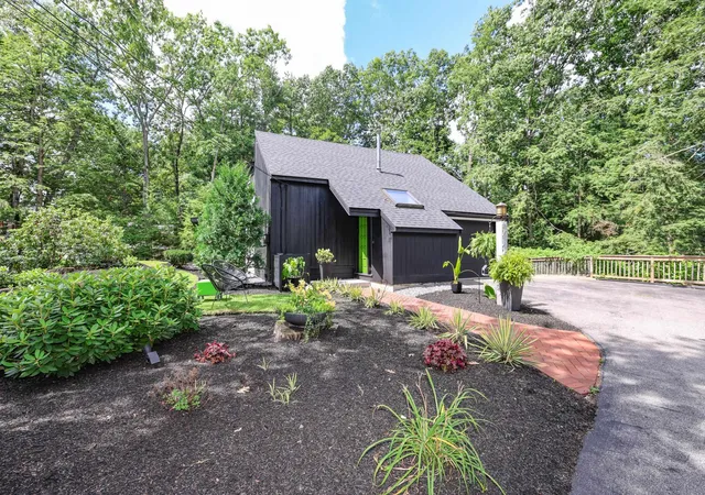 Photo 3 of Sale Pending at 10 Deacon Dr, Nashua, NH 03063 | MLS# 5105654 | Listing updated on 2026-08-25