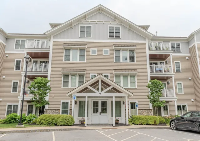 2nd image of 7 Willey Creek Rd #206, Exeter, NH 03833 | MLS# 5105669