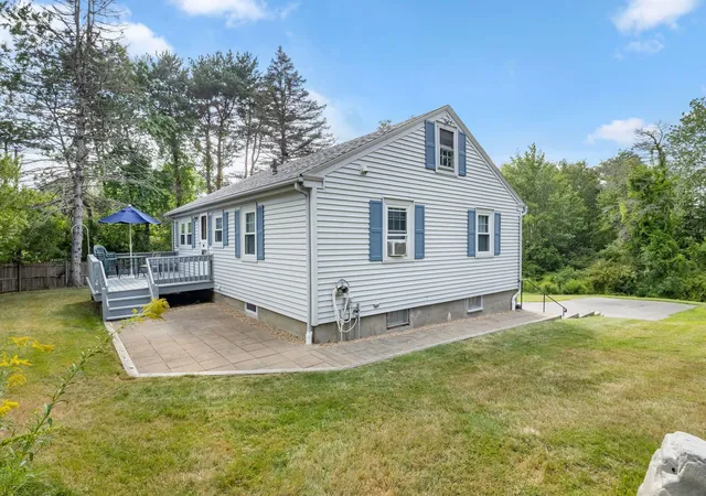 Photo 3 of Single family home for sale at 87 Piscataqua Rd, Durham, NH 03824 | MLS# 5105673 | Listing updated on 2026-08-19