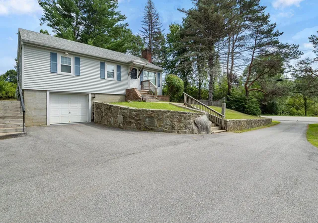 Photo 3 of Single family home for sale at 87 Piscataqua Rd, Durham, NH 03824 | MLS# 5105673 | Listing updated on 2026-08-19