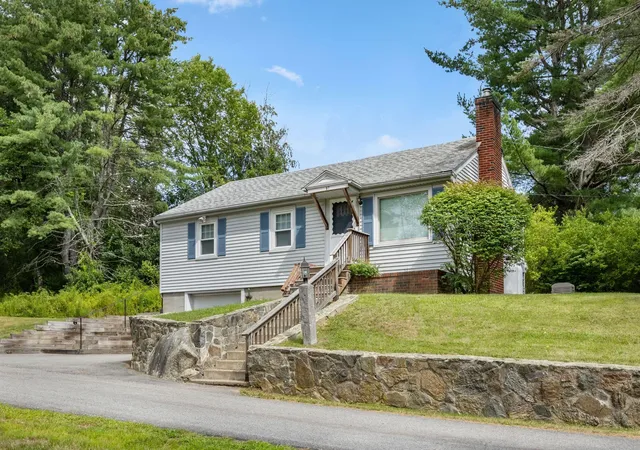Photo 4 of Single family home for sale at 87 Piscataqua Rd, Durham, NH 03824 | MLS# 5105673 | Listing updated on 2026-08-19