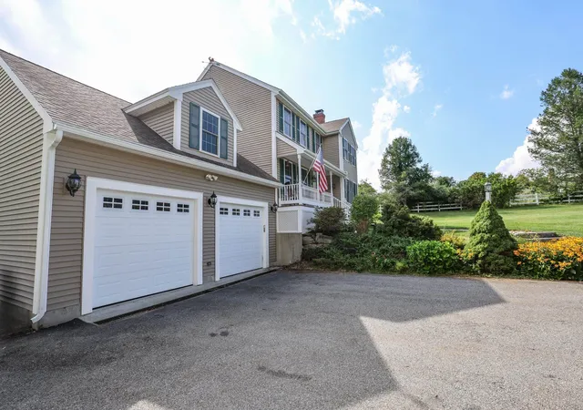 Photo 4 of Single family home for sale at 79 English Range Rd, Derry, NH 03038 | MLS# 5105697 | Listing updated on 2026-08-29