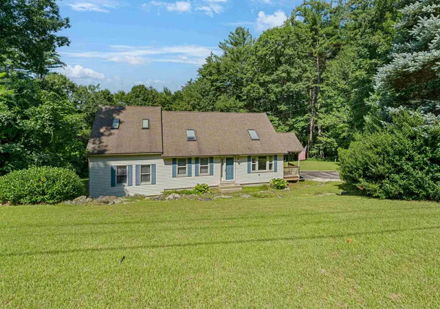Photo 2 of Single family home for sale at 9 Mountain View Dr, Hudson, NH 03051 | MLS# 5105701 | Listing updated on 2026-09-16