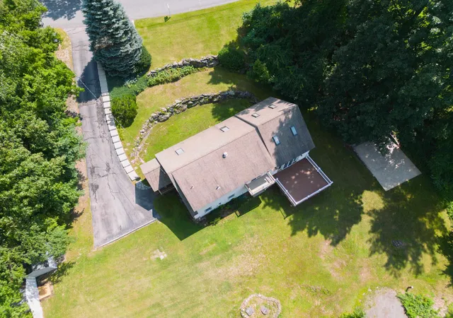 Photo 3 of Single family home for sale at 9 Mountain View Dr, Hudson, NH 03051 | MLS# 5105701 | Listing updated on 2026-10-12